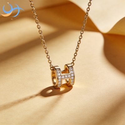 Golden Luxury Diamond Brass Necklace High-Grade Clavicle Chain for Women Small Waist H Fashion Chains